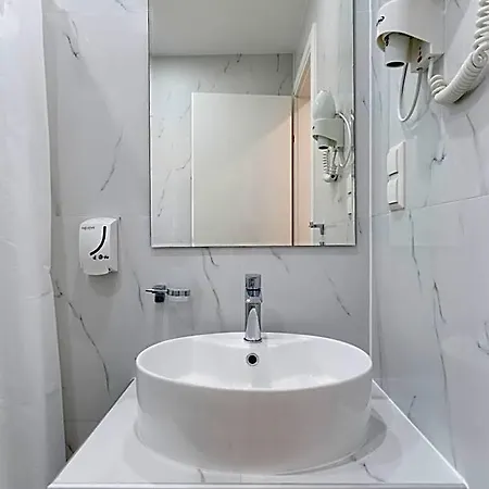 Medusa Hotell 2*